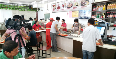 老年食堂也能“刷脸”就餐，老人们说，再也不担心丢卡了